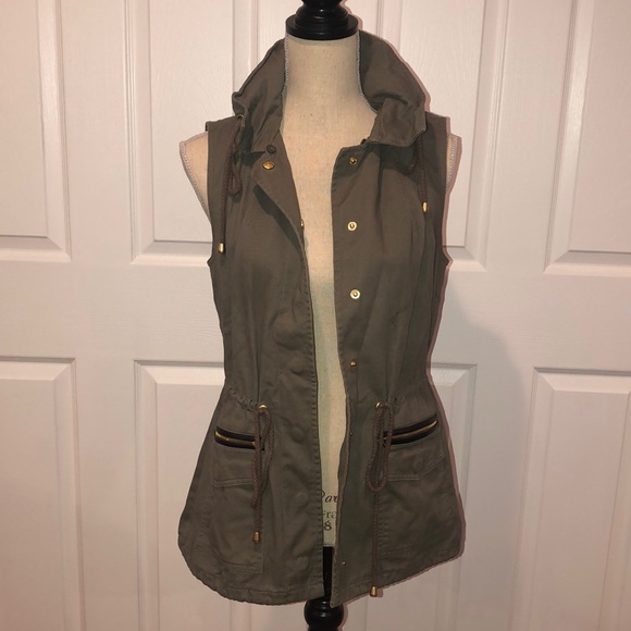 Utility vest with gold hard wear & leather detail - Picture 2 of 5